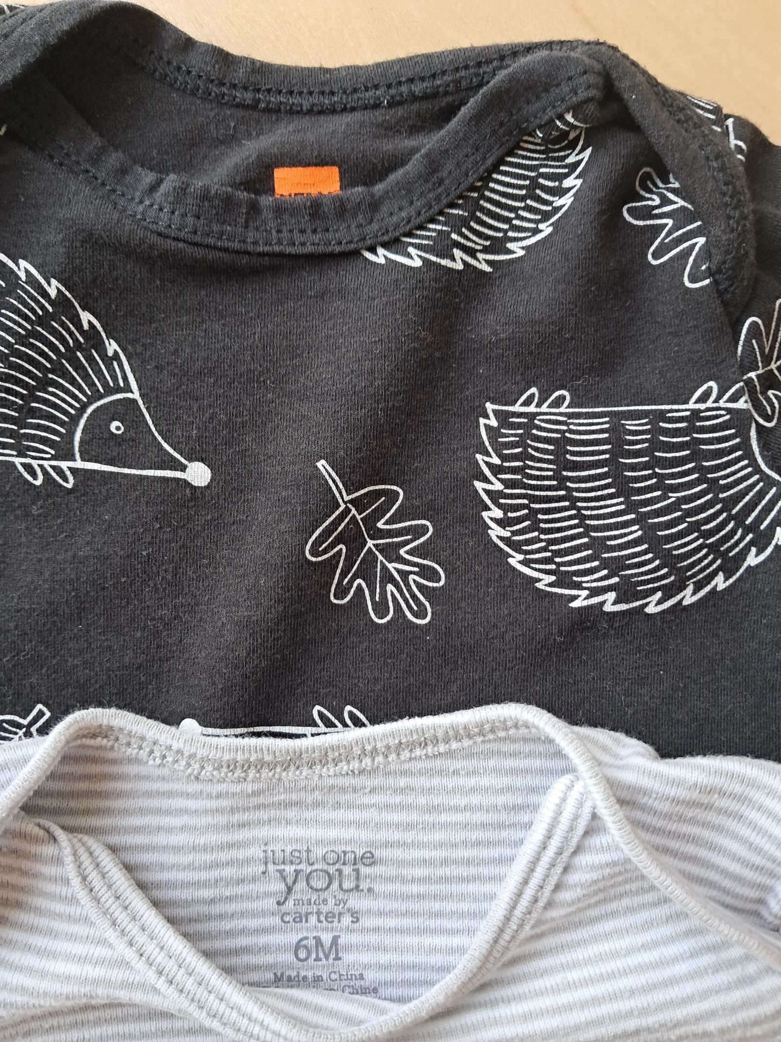 Lot size 6 months of 4 bodysuits – photo 6